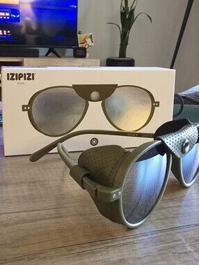 IZIPIZI Glacier Sunglasses in Olive Green